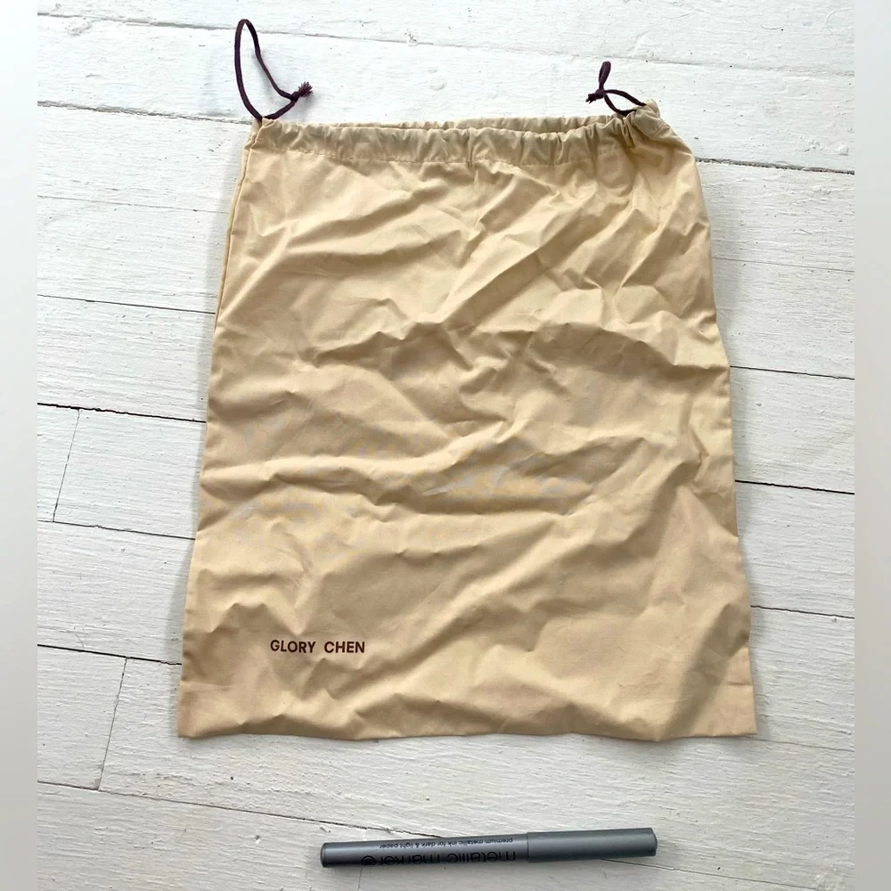 Glory Chen dust bag
